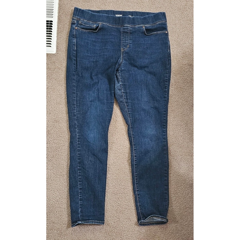 Signature Levi Strauss Gold Label Totally Shaping Pull On Skinny Jeans Dark Wash